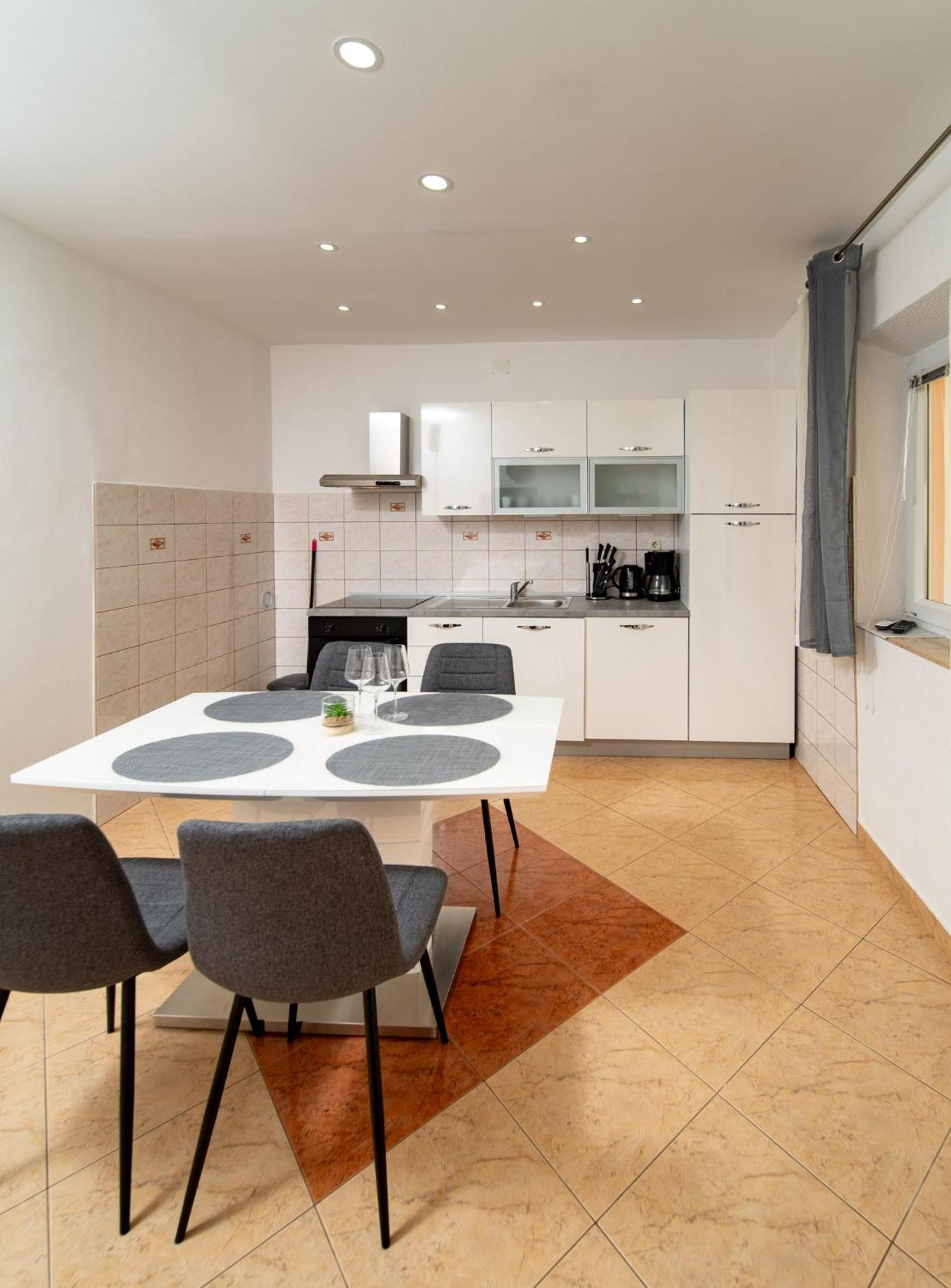 Apartments Lores Rab Town Zewnętrze zdjęcie